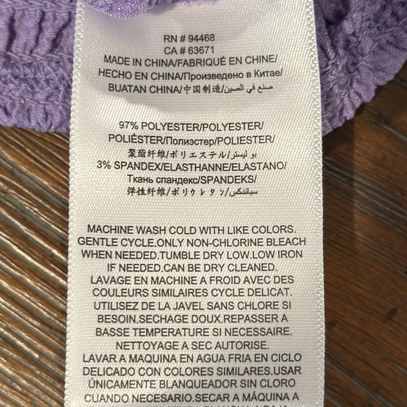 BCBGeneration Puff Sleeve Smocked Crop Top. - Picture 7 of 9